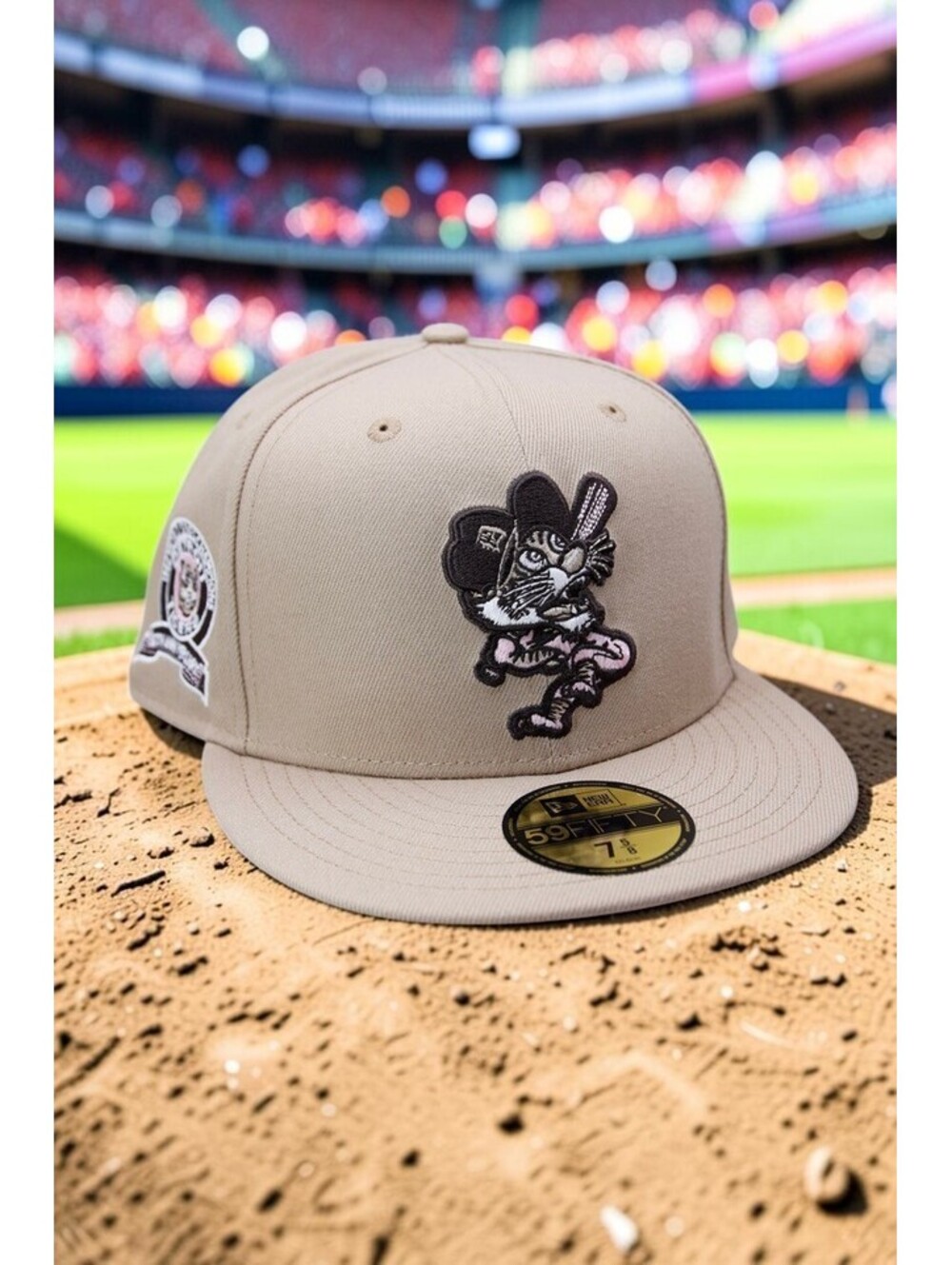 DETROIT TIGERS New Era 59FIFTY Fitted Hat 7 5/8 Tan Sliding Kitty Mascot NWT